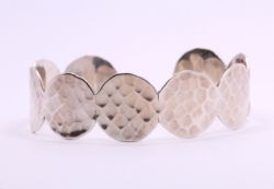 STERLING SILVER LADIES OPEN ENDED BANGLE SCALE HAMMERED VINTAGE 22.6G AAC665