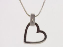 DIAMOND HEART PENDANT STERLING SILVER LADIES STUNNING NECKLACE 925 6.5G OM89