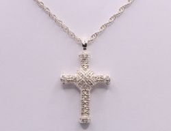 DIAMONDS CROSS PENDANT CHAIN NECKLACE 18