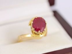 RUBY SOLITAIRE RING 18CT GOLD VINTAGE LADIES SIZE J 750 4.9G