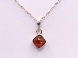 AMBER GEMSTONE PENDANT CHARM PRINCE CHAIN NECKLACE 16