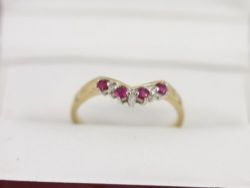 DIAMOND AND RUBY RING 9CT GOLD LADIES SIZE M 375