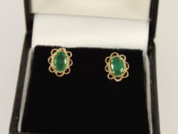 EMERALD STUD EARRINGS 9CT YELLOW GOLD LADIES STUNNING 375 0.9G IE32