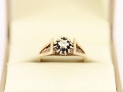 DIAMOND AND SAPPHIRE HALO RING 9CT GOLD LADIES SIZE M 375 2.8G CH94