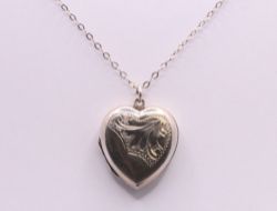 LOVE HEART LOCKET PENDANT CHAIN NECKLACE 17