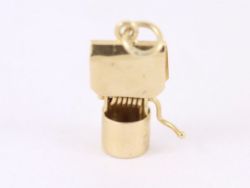 WISHING WELL CHARM VINTAGE 9CT GOLD 375 CHARMS PENDANT 1.3G BJ43