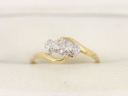 DIAMOND TRILOGY RING 9CT GOLD LADIES SIZE J 1/2 375 1.2G BY50