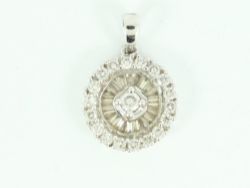 DIAMOND CLUSTER PENDANT 18CT WHITE GOLD LADIES STUNNING 750 3.3G