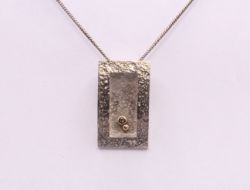 SIMULATED DIAMOND PENDANT STERLING SILVER OMEGA CHAIN NECKLACE 22.5