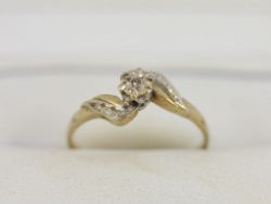 DIAMOND SOLITAIRE RING 9CT GOLD LADIES SIZE O 375 1.3G AK100