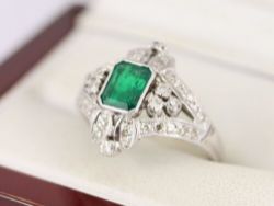 DIAMOND AND EMERALD RING 18CT WHITE GOLD LADIES SIZE N 750 4.8G