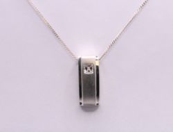 SIMULATED DIAMOND PENDANT CHARM CUBAN CHAIN NECKLACE LADIES VINTAGE 4.7G AAC111