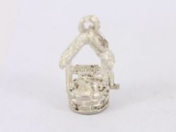 WISHING WELL CHARM SILVER CHARMS LUCKY GOOD LUCK WISHES 2.2G OM96