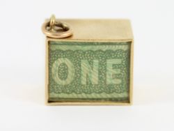 ONE POUND CHARM VINTAGE 9CT GOLD 375 CHARMS PENDANT 3.3G DJ83