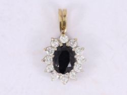BLACK SPINEL HALO PENDANT 9CT GOLD LADIES STUNNING 375 1.7G AT8