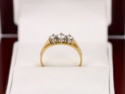 EXCEPTIONAL TRILOGY DIAMOND RING 18CT GOLD LADIES BEAUTIFUL SIZE L Z66