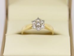 DIAMOND CLUSTER RING 18CT GOLD LADIES SIZE Q 750 4.5G CB72