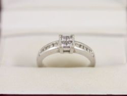 DIAMOND CLUSTER RING 18CT WHITE GOLD LADIES SIZE L 750 3.5G AT52
