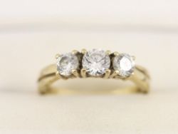 TRILOGY RING 9CT GOLD LADIES STUNNING SIZE O 375 3G BK27