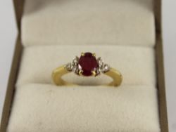 DIAMOND & RUBY RING 18CT GOLD LADIES SIZE J 1/2 750 4.3G IC53