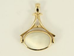 BLACK & WHITE MOTHER OF PEARL WATCH FOB 9CT GOLD 375 5G FR21