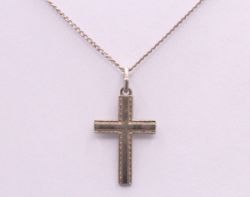 CROSS PENDANT CHARM CUBAN CHAIN NECKLACE 19.5