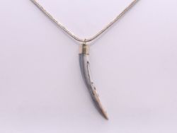 DRAGON TOOTH PENDANT CHARM CHAIN NECKLACE 27.5