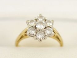 DIAMOND CLUSTER RING 18CT GOLD LADIES SIZE K 750 3.7G