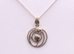 FLORAL SWIRL PENDANT CHARM CUBAN CHAIN NECKLACE 18
