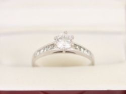 SOLITAIRE RING 9CT WHITE GOLD LADIES SIZE R 2.4G BQ37