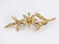 SEED PEARL BROOCH 9CT GOLD LADIES FLOWER PIN BADGE VINTAGE 375 K29