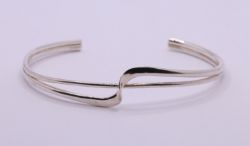 STERLING SILVER LADIES VINTAGE OPEN ENDED BANGLE BRACELET 7.5