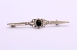 BLACK ONYX GEMSTONE BROOCH VINTAGE LADIES STERLING SILVER BROACH 3.2G