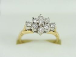 DIAMOND CLUSTER RING 18CT GOLD LADIES SIZE O 1/2 750 4.8G CY4