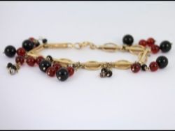 RED AND BLACK BEAD BRACELET 9CT GOLD LADIES STUNNING 375 17.5G CT29