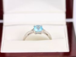 BLUE TOPAZ SOLITAIRE RING STERLING SILVER LADIES SIZE P 925 1.9G AX65
