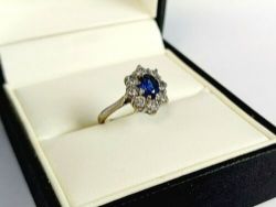 DIAMOND & SAPPHIRE HALO RING 18CT WHITE GOLD LADIES SIZE K 750 4.2G IG94
