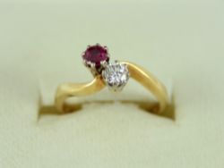 DIAMOND & RUBY RING 18CT GOLD LADIES SIZE J 750 3.2G EX69