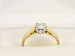 DIAMOND SOLITAIRE RING 18CT GOLD LADIES SIZE P 750 3.5G BR43