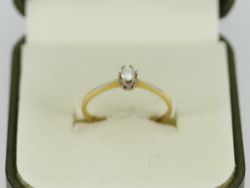 DIAMOND SOLITAIRE RING 18CT GOLD LADIES SIZE O 750 1.6G EO53