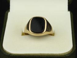 ONYX SIGNET PINKY RING 9CT GOLD GENTS SIZE O 1/2 375 3.7G FE86