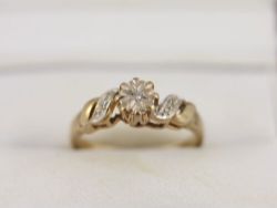 DIAMOND ENGAGEMENT RING 9CT GOLD LADIES SIZE M 375 2.3G AM83