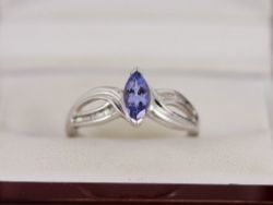 DIAMOND AND TANZANITE RING 9CT WHITE GOLD LADIES SIZE N 1/2 375 2.4G BU56