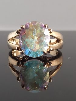 LARGE OVAL MOONSTONE RING/YELLOW GOLD
