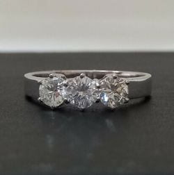 0.87CT THREE STONE DIAMOND RING/WHITE GOLD