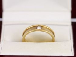 DIAMOND SOLITAIRE RING 18CT GOLD LADIES SIZE M 1/2 750 5.6G AU91