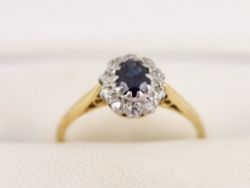 DIAMOND AND SAPPHIRE HALO RING 18CT GOLD LADIES SIZE L 1/2 750 2.4G BN70