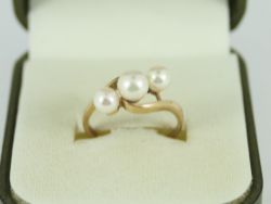 PEARL TRILOGY RING 9CT GOLD LADIES STUNNING SIZE O 375 2.5G FE48