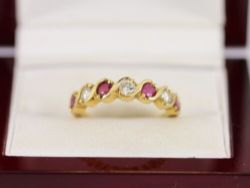 EXCEPTIONAL DIAMOND AND RUBY RING 18CT GOLD LADIES SIZE Q 750 3.9G AW60