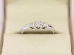 DIAMOND TRILOGY RING 18CT WHITE GOLD LADIES SIZE Q 750 4G CD72